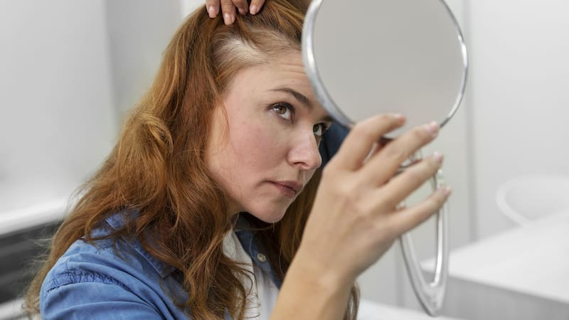 Descubrí los hábitos que tenés que cambiar para evitar que aparezcan las canas en tu cabello