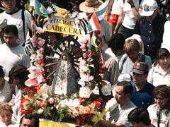 En medio de cánticos y "vivas a la Virgen", miles de personas comenzaron una nueva peregrinación a Luján