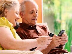 Estos son los mejores celulares "Senior" para los sub 50