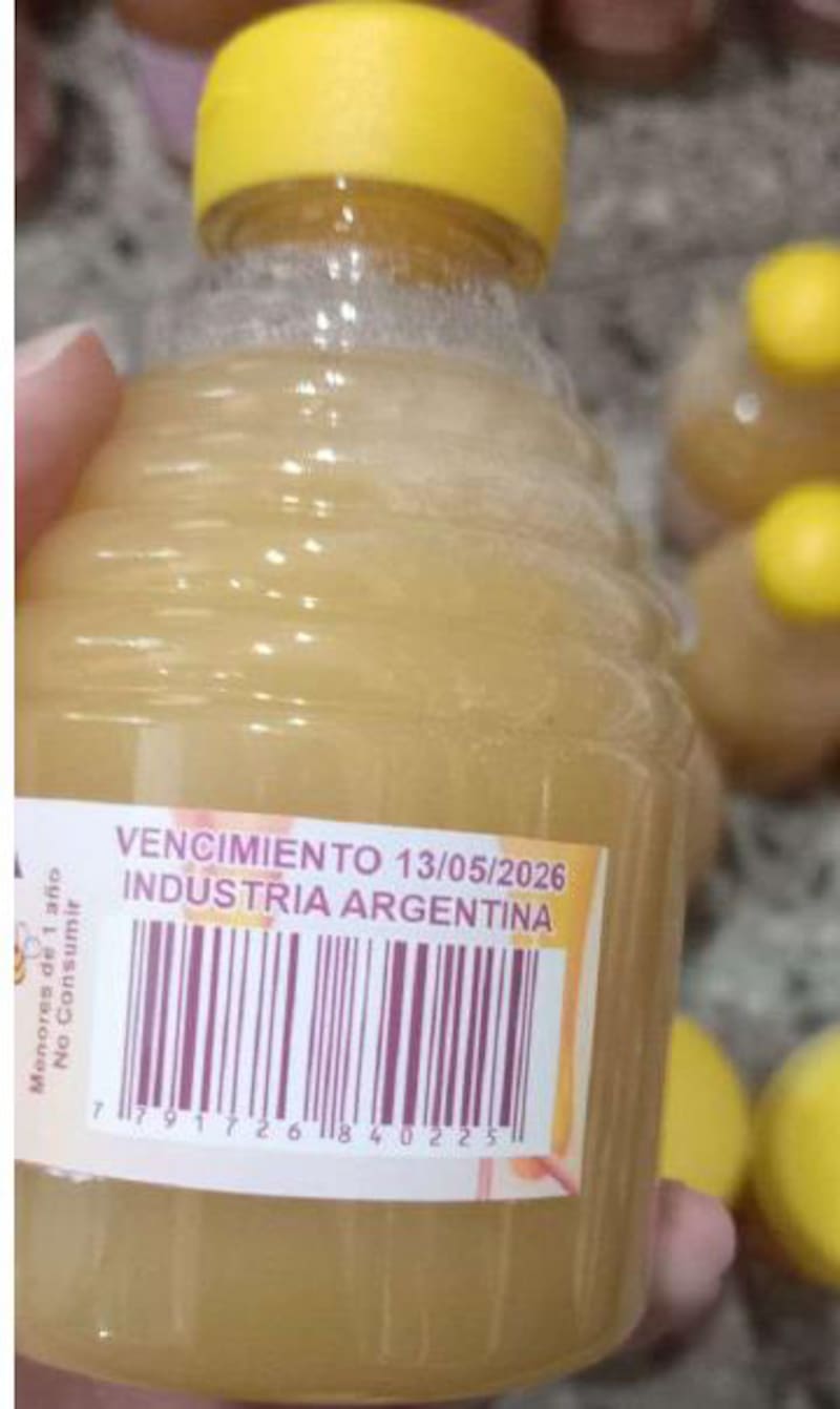El rótulo con fecha de vencimiento y código de barras de la miel de bajeas que exigió ANMAT el retiro de todos los supermercados.
