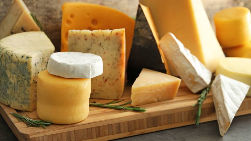 Exigen que se retire este famoso queso de todos los supermercados y puntos de venta del país por presencia de salmonella.