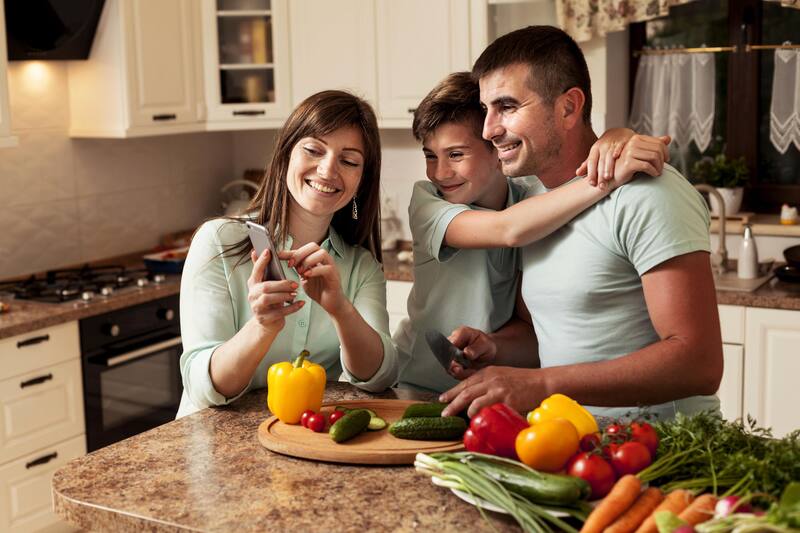 Sentirás una conexión más profunda con tus seres queridos, lo que te permitirá disfrutar de relaciones más significativas y auténticas (Fuente: Freepik)