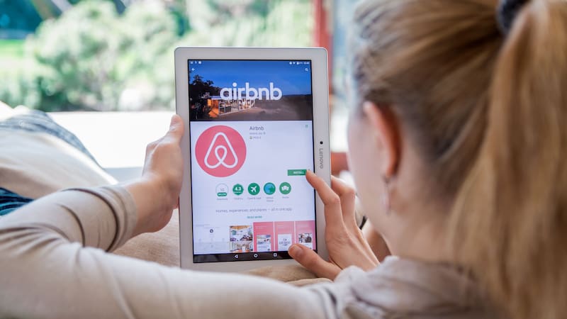 Adiós Airbnb: cambian las normas y los propietarios ya no podrán alquilar su vivienda a turistas sin el permiso de los vecinos.