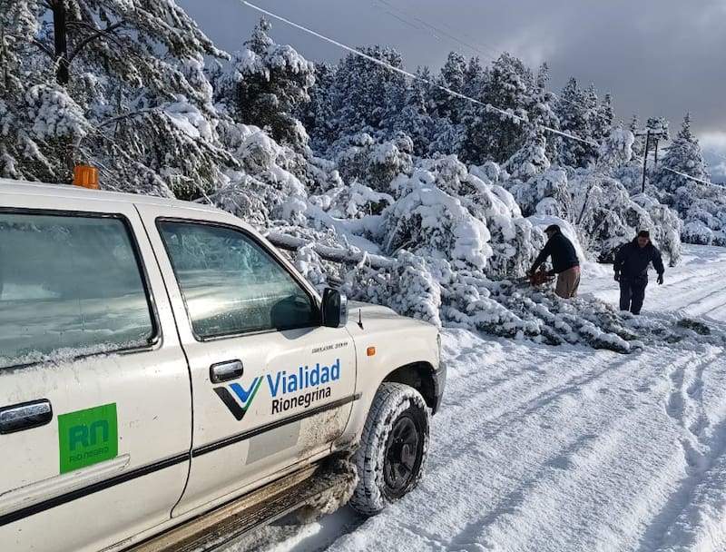 Las nevadas tempranas complicaron las rutas de la provincia de Río Negro