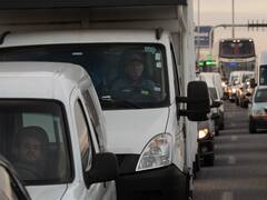 Corte en la Autopista Buenos Aires - La Plata por una protesta de micros: qué se sabe