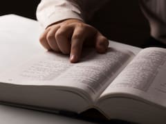 ¿Conocías que "Jajaja" está mal escrito? La RAE aclaró cuál es la onomatopeya adecuada para reírse en español