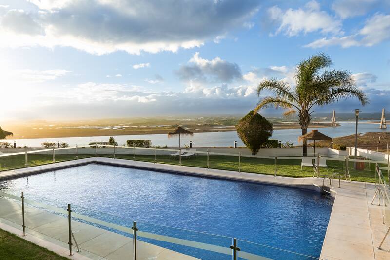 Desde solo 72 euros la noche, puedes disfrutar de vistas panorámicas y un servicio excelente. (Foto: paradores.es)