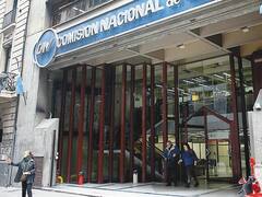 La CNV busca reglamentar la emisión de instrumentos en UVAs o UVIs