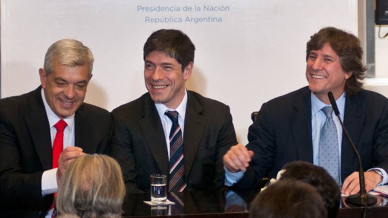 Amado Boudou, Juan Manuel Abal Medina y Julián Dominguez esta mañana durante actos en Casa Rosada.