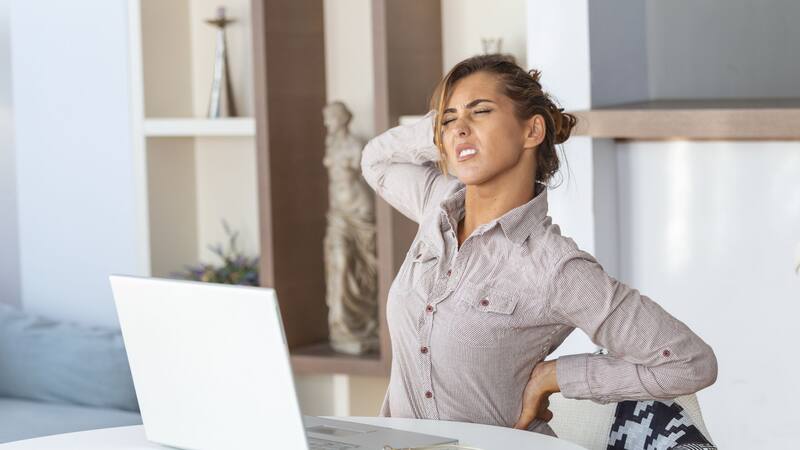 Estar mucho tiempo frente a la computadora es una realidad para muchas personas