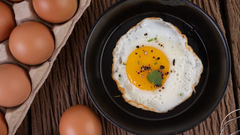 Usar huevos frescos mejora el resultado final de la receta.