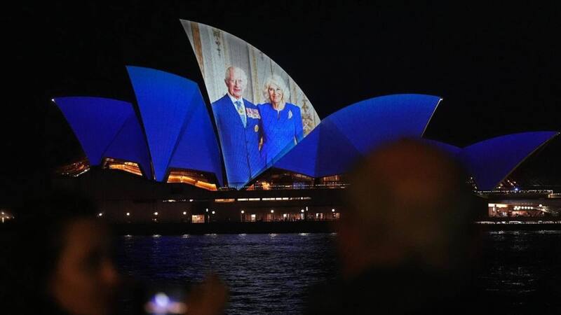 El rey Carlos III y la reina Camila durante su visita a Australia.