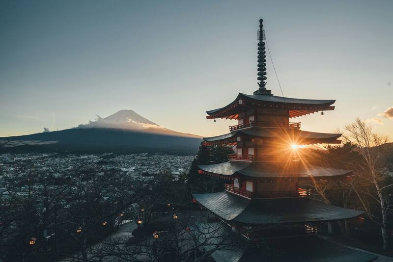 Desde templos antiguos hasta rascacielos futuristas, Japón ofrece una diversidad cultural que impacta online (Fuente: Unsplash)