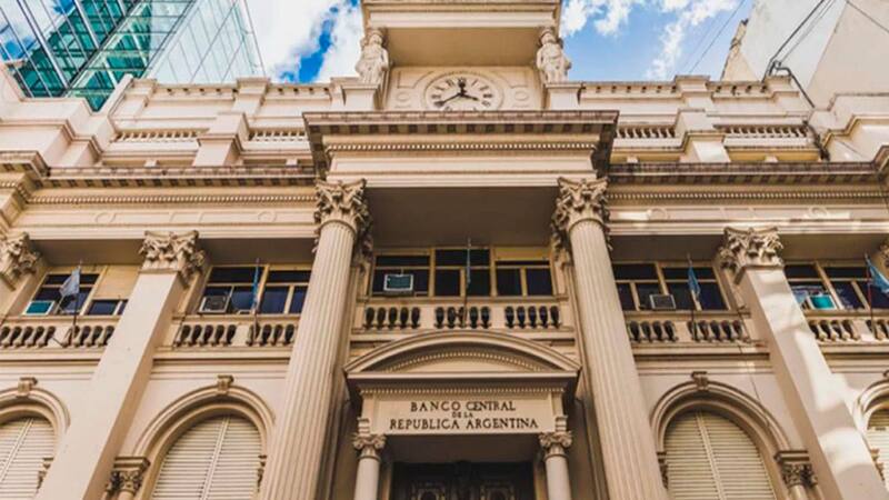 El BCRA puede castigar con hasta 10 años de prisión a quienes compren dólares de manera ilegal.