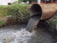 ¿No controlas tus emociones?: este es el curioso significado de soñar con agua sucia