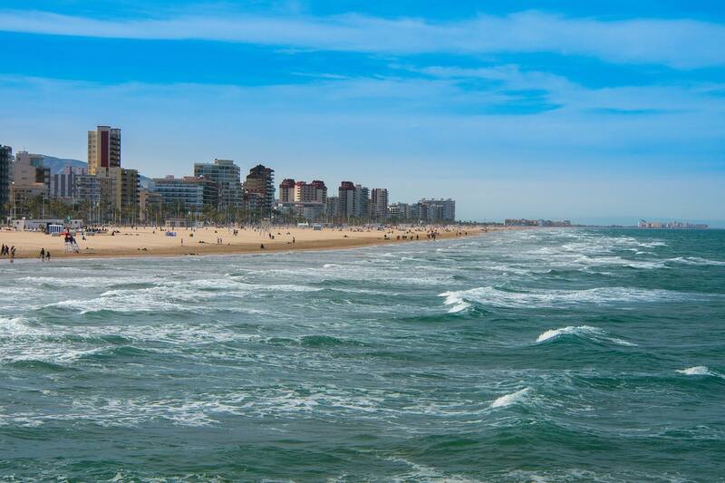 Las playas y aguas de Gandia, el sitio elegido por los madrileños que la han adoptado como su segundo hogar (Foto: Pixabay)