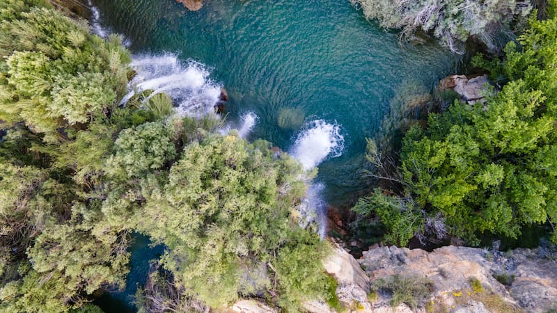Este paraíso natural de Teruel con aguas cristalinas parece de un país nórdico y es ideal para una escapada única.