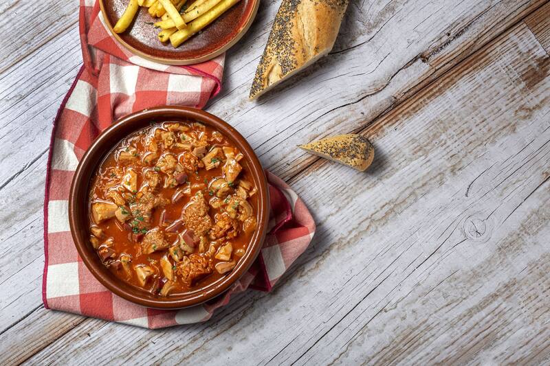 Los callos son unas de las comidas más clásicas de Madrid (Fuente: Shutterstock)