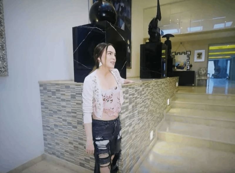 La casa de Belinda en la CDMX tiene arte por doquier. Foto: Captura Divina Comida.