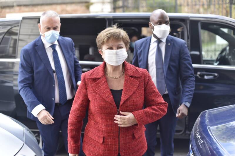 Artículo IV y Carta de Intención, los pazos siguientes en el manual del FMI