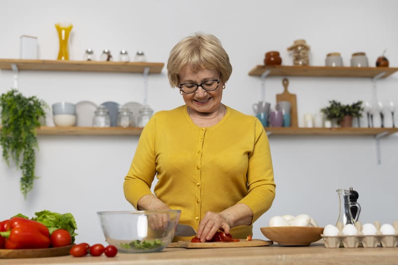 La creatina ayuda a mantener la masa muscular luego de los 50 años. (Foto: Freepik)