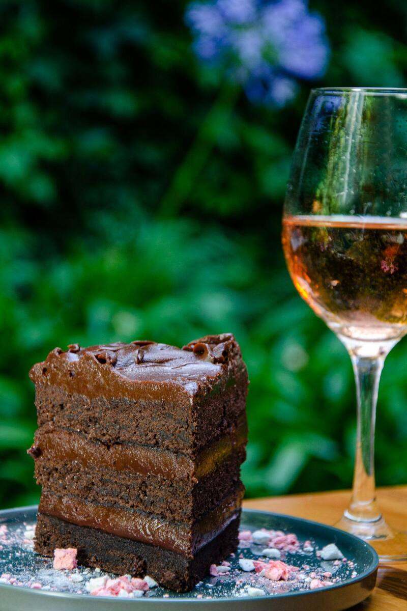 Un delicioso postre es algo que no puede faltar en un momento especial como este y Charqui lo sabe.