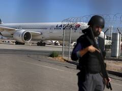 Sangriento asalto en un aeropuerto: hay dos muertos tras un feroz tiroteo