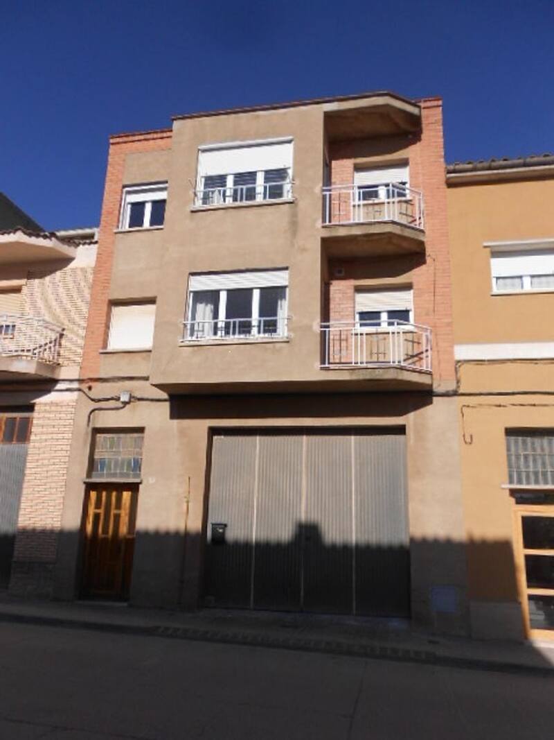 En Calaf, el precio del metro cuadrado es de unos 732 euros, por lo que un piso de 80 metros cuadrados ronda los 58.500 euros (Foto: Idealista.com)