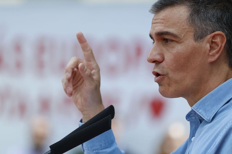 El reclamo de Feijóo a Sánchez. (Foto: EFE).