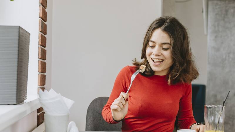 Esta receta es fácil de preparar, lo que la convierte en una excelente opción para quienes tienen poco tiempo por las mañanas.