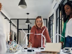 Hay menos mujeres en puestos directivos en Argentina que en el promedio de la región