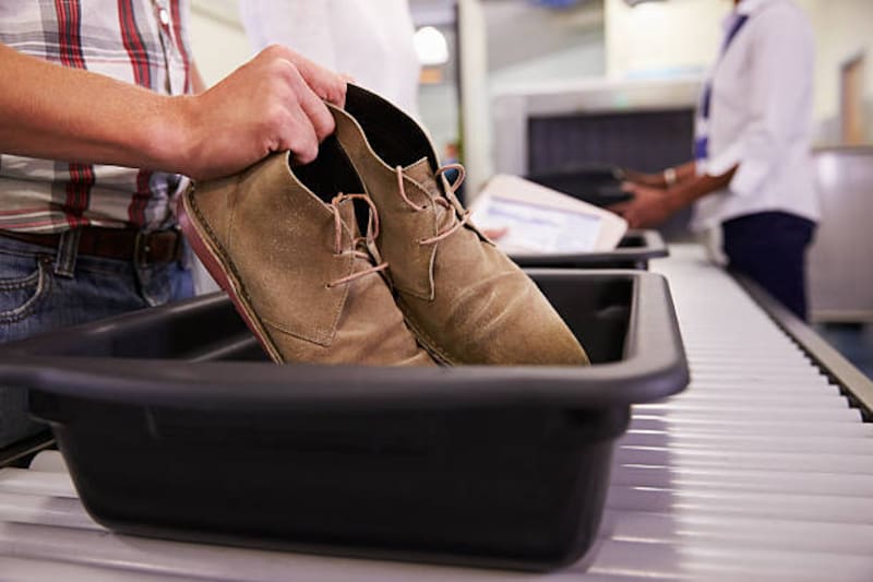 Los viajeros que vuelen dentro de Estados Unidos ya no están obligados a quitarse los zapatos en los controles de seguridad. Fuente: Archivo.