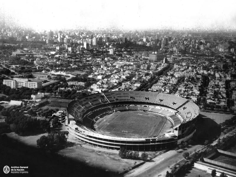 Así se veía el Estadio Monumental para el año 1962 (Fuente: buenosaireshistoria.org)