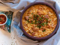 Feriado de locros: la receta clásica de la gran comida patria y el secreto de la salsa de grasita colorada