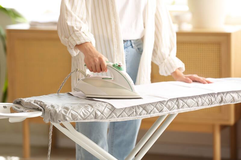 Mercadona tiene un producto ideal para facilitar el planchado (Fuente: Shutterstock)