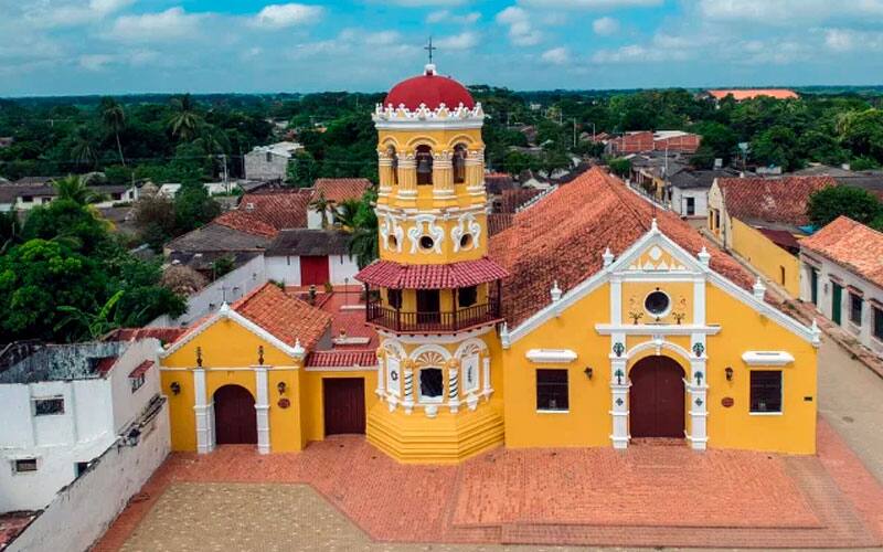 Santa Cruz de Mompox no necesita luces, rascacielos ni centros comerciales, ya que su riqueza está en los detalles.