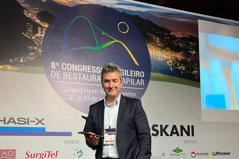 El Dr. Lusicic, cirujano plástico argentino, recibe su distinción como profesor extranjero