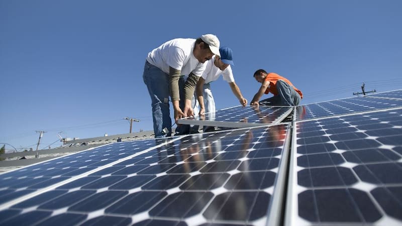 La implementación de tecnologías como este aerogenerador refleja el avance hacia un futuro más sostenible y eficiente.