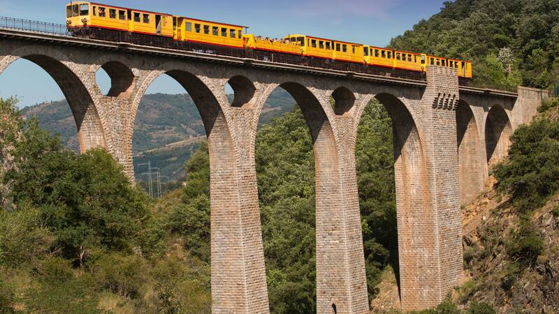 Es uno de los viajes más bellos de toda Europa, se hace en tren y en otoño: cuesta menos de 20 euros y está cerca de España.