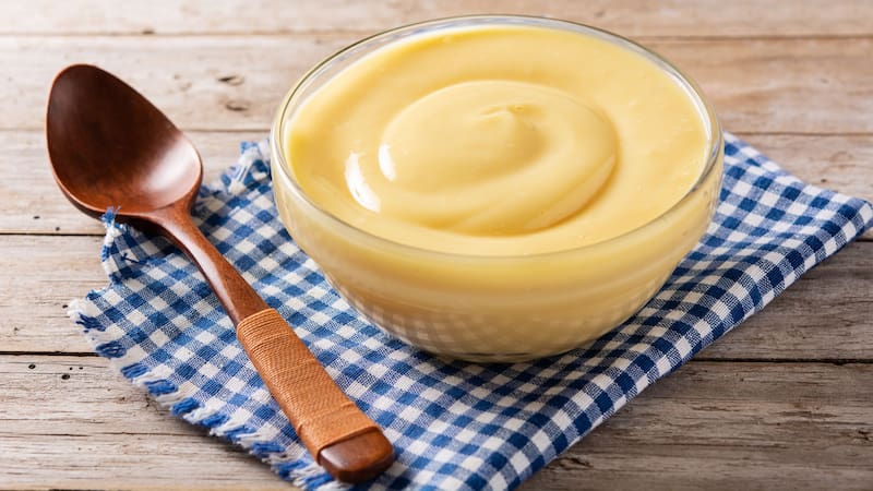 A la crema se le puede agregar canela. extracto de vainilla o incluso anís.