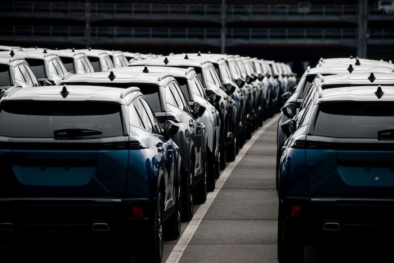 En julio de 2024, cuando Stellantis informó que sus ingresos netos se habían reducido casi a la mitad