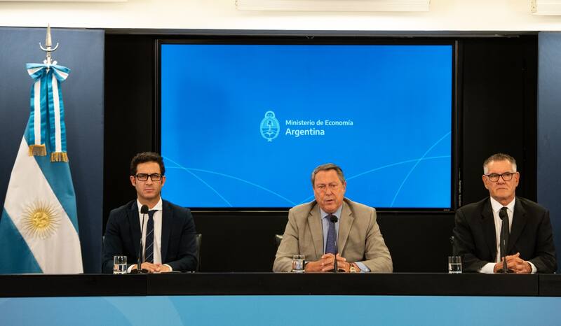 Matías Tombolini, Ricardo Casal y Carlos Castagneto en el anuncio sobre la denuncia por SIRA