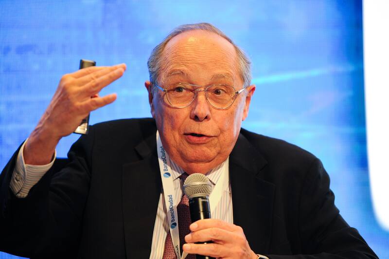 Guillermo Calvo venía advirtiendo antes de junio pasado sobre la saturación del mercado de pesos.