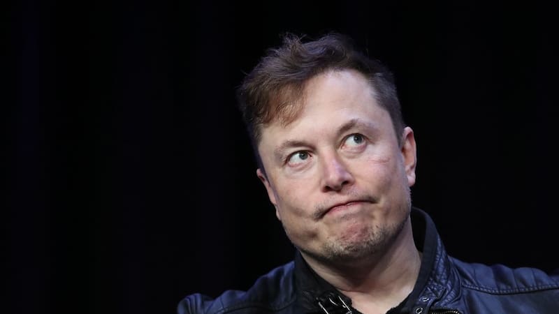 Adiós a la reducción de la jornada laboral: Elon Musk defiende que a las personas con un "coeficiente intelectual alto" no se les pague por su trabajo.