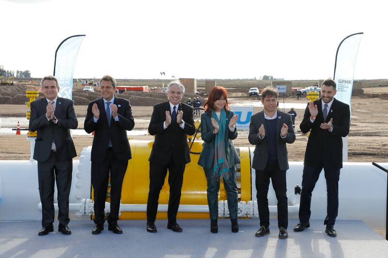 El Presidente Alberto Fernández, la vice Cristina Kirchner y el ministro-candidato Sergio Massa en la inauguración del gasoducto en Salliqueló