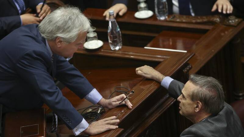 Pinedo y Pichetto charlan en la última sesión del Senado