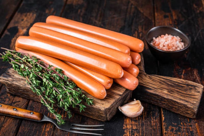 Piden retirar urgentemente está reconocida marca de salchichas de todos los supermercados: contiene "aditivos cancerígenos".