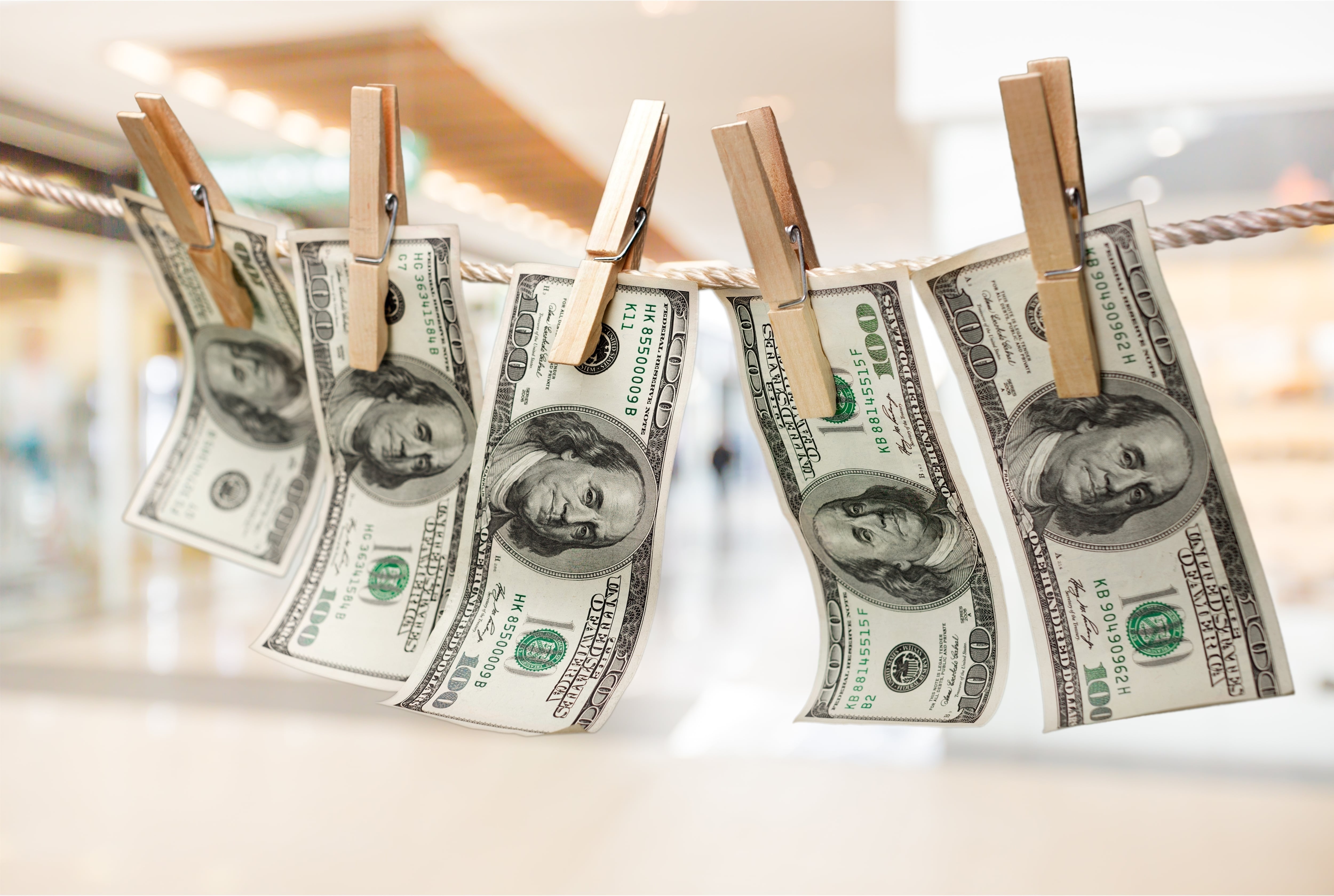 ¿Blanqueo sí o blanqueo no? Qué diferencias hay y los puntos clave sobre los “dólares del colchón”