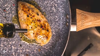 ¿Cuál es el pollo más saludable, el amarillo o el blanco? Esto sabemos