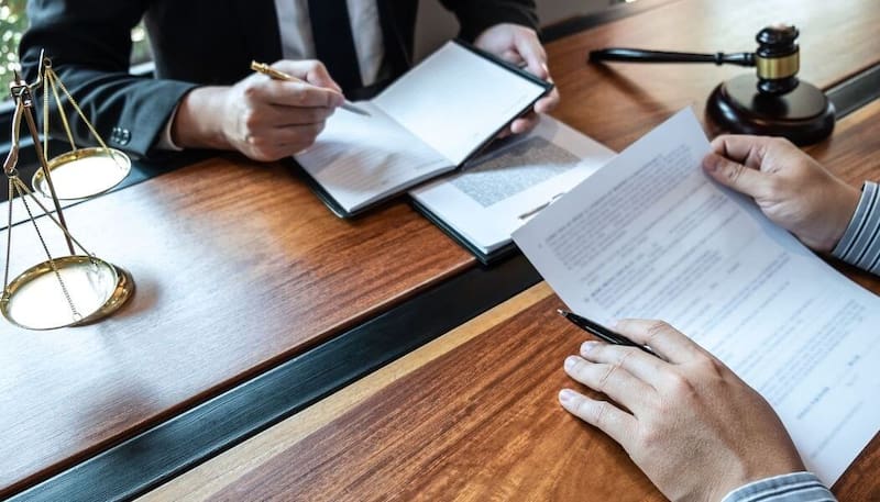 Conoce cuándo y cómo debes reportar una herencia al SAT para evitar sanciones. Fuente: Shutterstock.